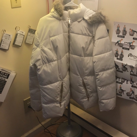 Simply Styled Jackets & Coats White Winter Coat With Fur Hood